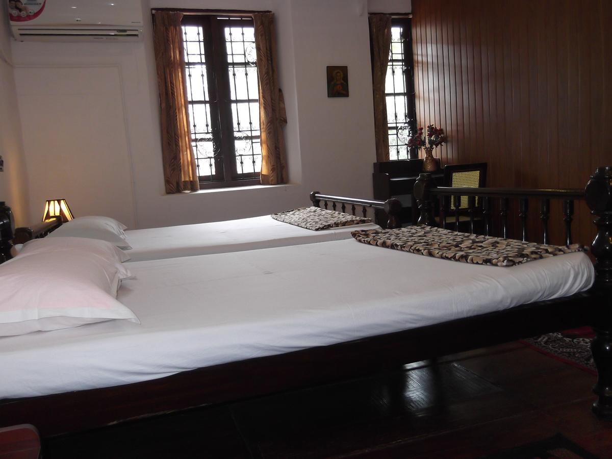 Madeleine Inn Kochi Екстериор снимка