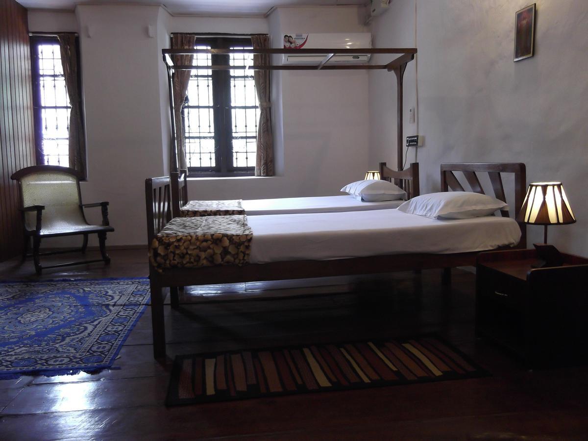 Madeleine Inn Kochi Екстериор снимка