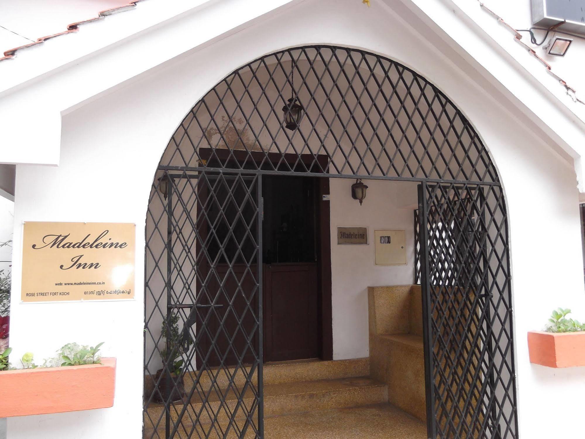 Madeleine Inn Kochi Екстериор снимка